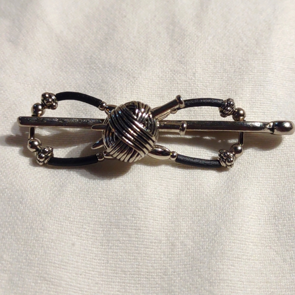Yarn and knitting needles Flexi Clip